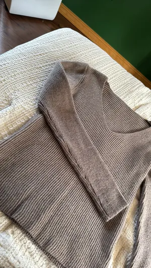 V neck brown sweater Size M thumbnail 2