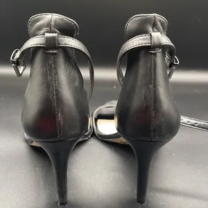 Vince Camuto Black Heels Sleek Design thumbnail 3