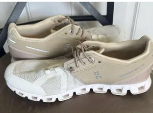Size 8.5 ON Cloud Sand/snow 50/50 lace up low top Running Sneakers. In EUC! Upgrade your athletic footwear collection with these ON Women's Cloud 50/50 Running Sneaker Shoes thumbnail 1