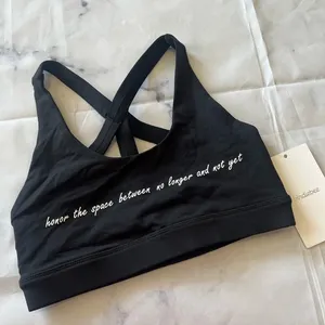 FINAL SALE💐 BEE sport bra 🌸 Size XS thumbnail 1