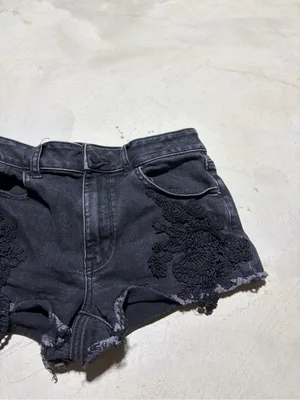 American Eagle hi-rise shortie Black Lace-Applique Denim Shorts 8 thumbnail 3