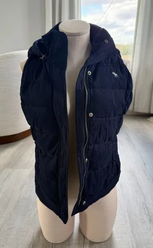 Vintage Abercrombie & Fitch Medium Navy puffer vest thumbnail 1
