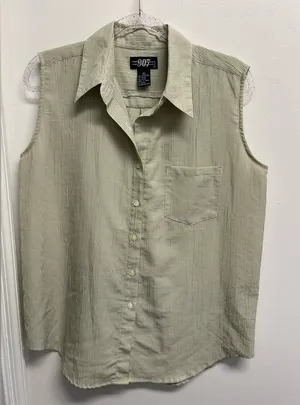 Light Green Sleeveless Button thumbnail 1