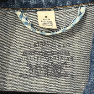 Levi's Blue Denim Button Front Jean Jacket Sz M thumbnail 4