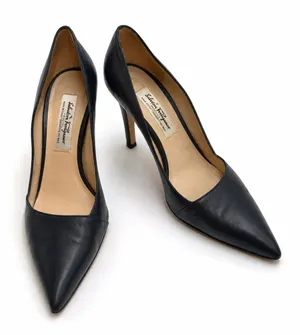 Saks 5th Avenue Vintage Saks Fifth Avenue Pumps Womens 7B Black Leather Pointed Toe Italy thumbnail 1