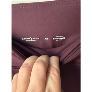 Old Navy PowerSoft High-Rise Go-Dry Leggings Burgundy Side Pocket Athletic Pants thumbnail 4