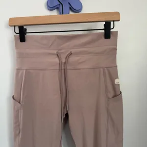 Vuori Small Daily Leggings Dusk Mauve Pink Athletic Outdoor thumbnail 3