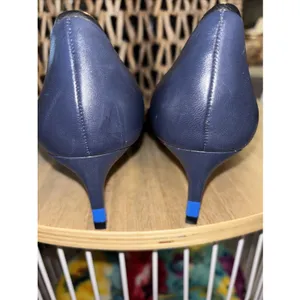 7 M Ann Taylor leather Pointed Toe Two Tone Blue Black Pump Heels thumbnail 3