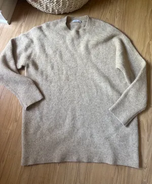 Babaton Crewneck Sweater in Light Beige thumbnail 1