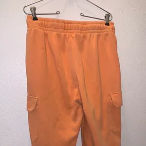 Under Armour Playback Orange Cargo Jogger SweatPants Loose Fit thumbnail 6