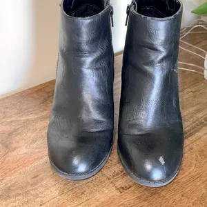 Black Side Zip Ankle‎ Boots Womens 8 Stacked Heel Casual Booties Boho Chic Indie thumbnail 2