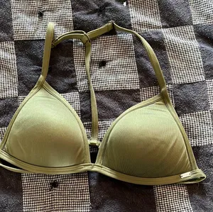 PINK Victoria’s Secret Gym To Swim Bra thumbnail 1