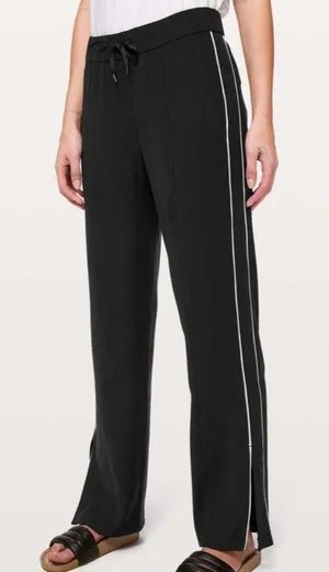 Lululemon Size 6 Black On the Right Track Pant thumbnail 2
