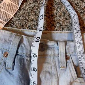 Levi's Premium 501S Jeans Bleach Wash‎ Denim Button Fly Womens Size 24 thumbnail 6