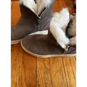 J/Slides NYC Boots Womens Size 8 Gray Suede Faux Fur Lined Ankle Booties Zip thumbnail 3