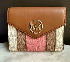 Michael Kors Carmen Medium
Envelope Trifold Wallet - Pink
Stripe thumbnail 1