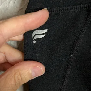 Fabletics Powerhold black leggings with mesh pockets unsized waist 12”, ~ small thumbnail 5