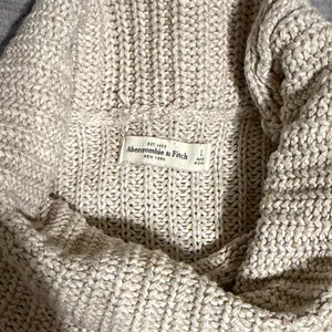 Abercrombie & Fitch Beige Cable Knit Turtleneck Sweater thumbnail 3