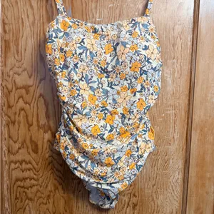 Retro Floral Square Neck Tummy Control One-Piece thumbnail 5