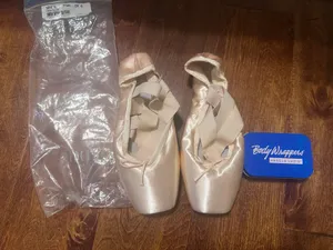 bloch pointe shoes Size 6 thumbnail 7