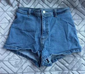 Universal Threads Shorts thumbnail 1