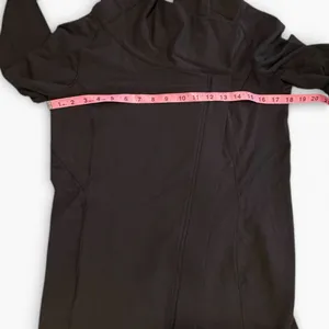 Lululemon Black Hooded Wrap Jacket‎ Fitted Zip Front Athletic Womens Small 6 thumbnail 3