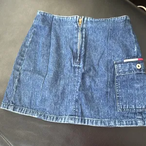 Tommy Hilfiger denim cargo skirt thumbnail 3