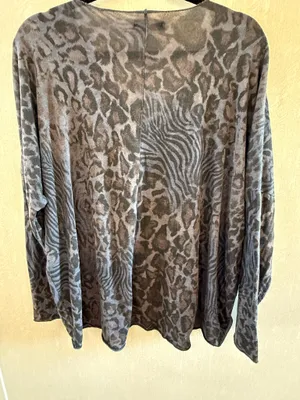 Tempo Paris M/L Oversized Mixed Animal Print Long Sleeve Top Made in Italy thumbnail 4