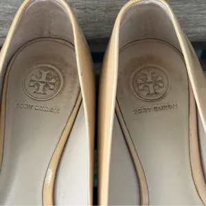 Tory Burch Patent Leather Pointy-Toe‎ Logo Flat Size 8 A30 thumbnail 9
