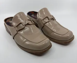 These Korks Laporte patent loafers feature a square toe and a block heel. SZ 10 thumbnail 1
