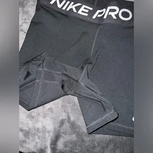Nike Pro Shorts in Black Size Medium thumbnail 11