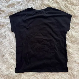 Halara Round Neck Pocket Hem Relax Casual T-Shirt Black Size Small thumbnail 7