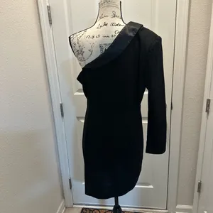 SHEIN Black Asymmetric One-Shoulder Dress thumbnail 4