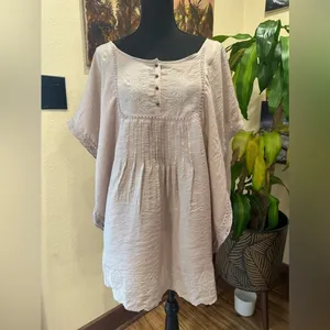 EUC DRESS BARN CREAM FLOWY BAT 🦇 sleeve with embroidery & lace ornaments Sz 3XL thumbnail 4