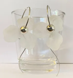 Handmade flower dangle hoop earrings💜 thumbnail 1