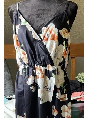 Like New Black floral maxi dress with V-neck thumbnail 1