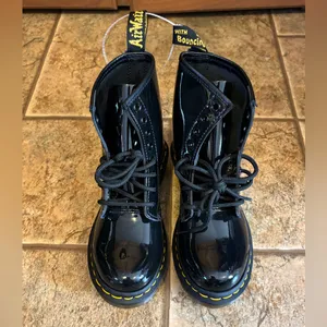 NWOT Dr. Martens 1460 Patent Leather Lace Up Boots sz 4M/5W thumbnail 2