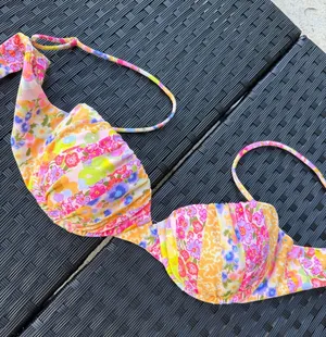 Skatie bikini top thumbnail 1