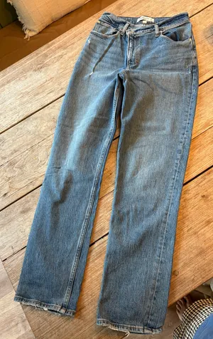 Abercrombie & Fitch 90’s Straight Ultra High Rise Jean thumbnail 3
