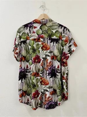 Wildfang Women's The Empower Short Sleeve Button-Up Shirt in Cactus Bloom Large thumbnail 5