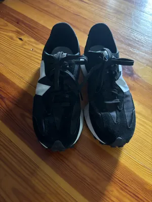 New balance size 10-10.5 women or men’s 9 thumbnail 4