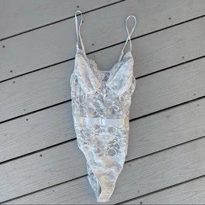 Boohoo White Lace bodysuit thumbnail 2