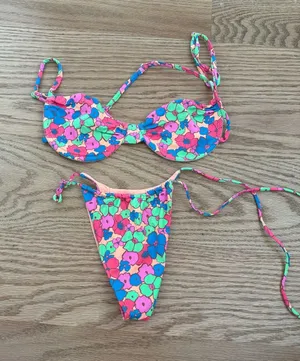 Frankie’s Bikinis set thumbnail 1
