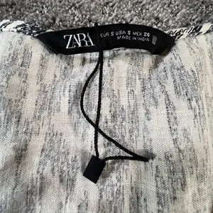 Zara Tunic Top Women‎ Small Black White Ikat Print Crochet Embroidered V-Neck thumbnail 6