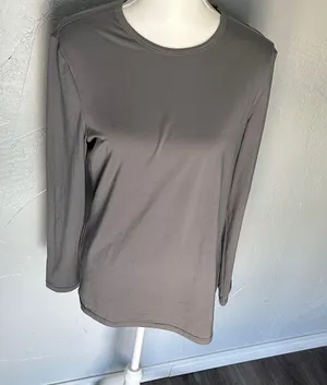 Elegant Women's Light Gray Pajama Set Size XL thumbnail 13