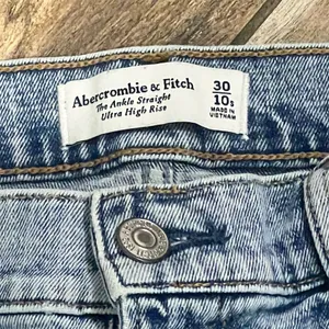 Abercrombie & Fitch Women's Size 30 Ultra High Rise Patchwork Jeans thumbnail 4