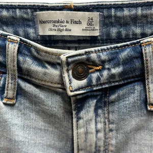Abercrombie & Fitch The Flare Ultra High Rise Light Wash 24 00 thumbnail 3