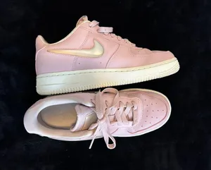 Nike Low Pink Iridescent Air Force 1 thumbnail 3