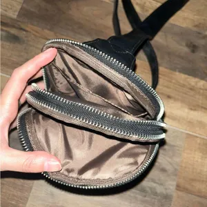 Crossbody bag thumbnail 3