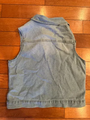 Levi’s Light Wash Denim Trucker Vest Girls Size L (14-16)/Womens XS/S NWOT thumbnail 6